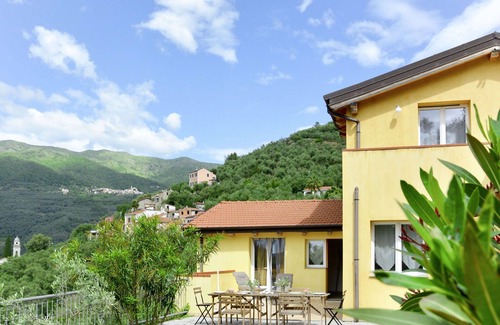 Pantasina Apartment | Beautiful apartment for 6 people with pool, TV, terrace, pets allowed and panoramic view
