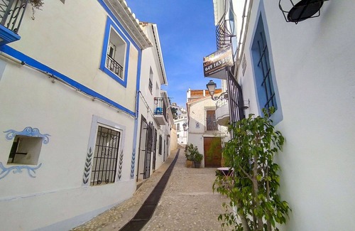 Altea Apartment | Beautiful apartment for 3 people with WIFI, TV, balcony and parking