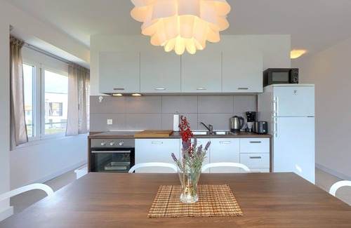 Zambratija Apartment | Beautiful apartment for 4 people with A/C, WIFI, pool, TV and terrace