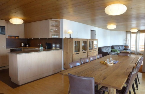 Murren Apartment | Beautiful apartment for 10 guests with WIFI, TV and balcony