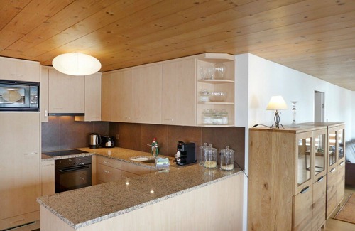 Murren Apartment | Beautiful apartment for 10 guests with WIFI, TV and balcony