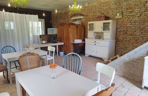 Lukavice Apartment | Beautiful apartment for 4 guests with WIFI, pool and patio