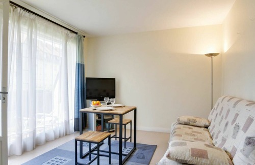 Deauville City Centre Apartment | Beautiful apartment for 2 guests with WIFI, TV, balcony and parking