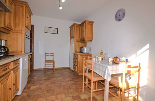 Velleron House | Beautiful apartment in villa for 4 guests with WIFI, pool, TV and terrace