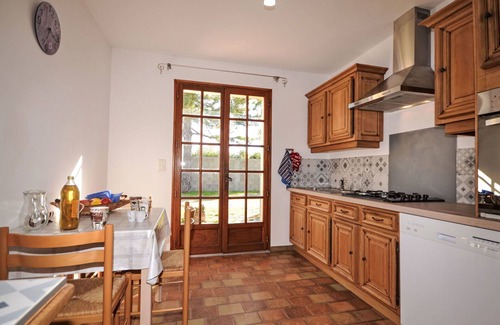 Velleron House | Beautiful apartment in villa for 4 guests with WIFI, pool, TV and terrace