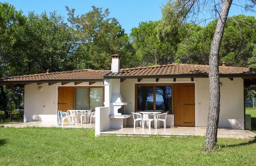 Aquileia House | Beautiful apartment in villa for 6 people with A/C, WIFI, pool, TV and terrace