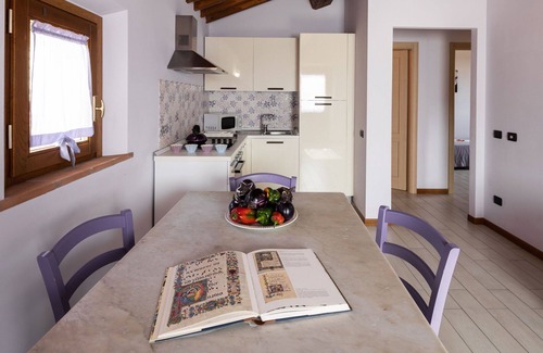Larciano House | Beautiful apartment in villa for 4 guests with hot tub, A/C, WIFI, pool, TV and panoramic view