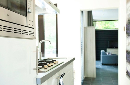 Belfeld House | Beautiful apartment in villa for 6 guests with WIFI, pool, TV and terrace