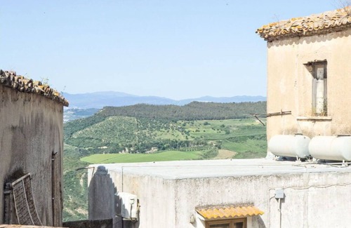 Strongoli Apartment | Beautiful apartment for 4 guests with WIFI, balcony, pets allowed and panoramic view
