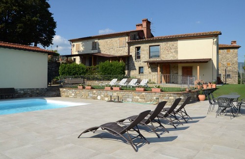 Capolona Apartment | Beautiful apartment with pool, WIFI, TV, pets allowed and panoramic view, close to Arezzo