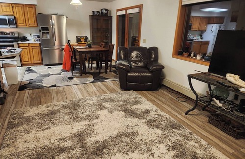 Juneau House | Beautiful beachfront close to town and eaglecrest