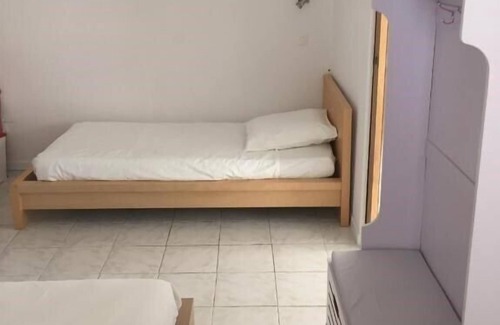 La Bouilladisse Apartment | Beautiful Bouilladisse house with large garden and swimming pool