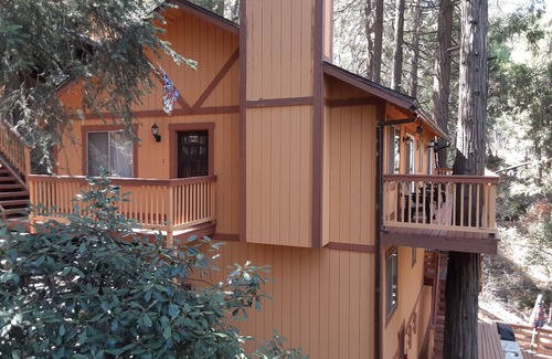 Crestline Cabin | Beautiful cabin 2 story with 2 decks, near Lake Gregory, Lake Arrowhead.
