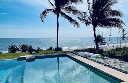 Pedasi Cottage | Beautiful Casita with Ocean front infinity pool.