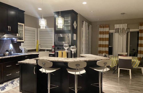 Chestermere House | Beautiful cosy two bedroom