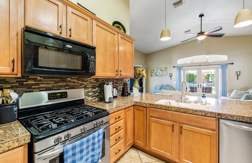 Desert Hot Springs House | Beautiful Desert Retreat-Bright and Spacious with private pool and Jacuzzi.