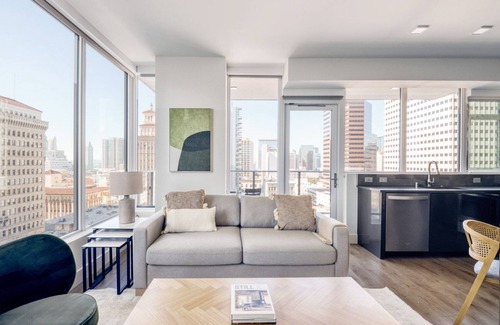 Civic Core Apartment | Beautiful Gaslamp 2BR w/Gym, Sauna & W/D, nr shops, by Blueground