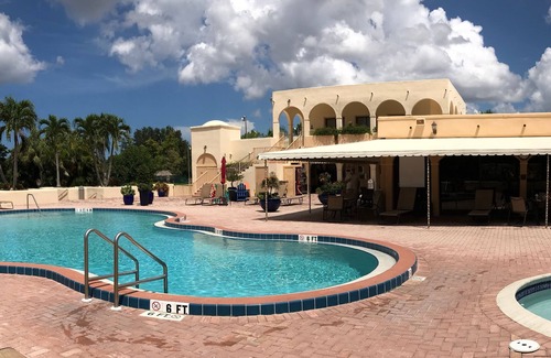 Central Naples Condo | Beautiful gated condo 10 minutes from the Beach