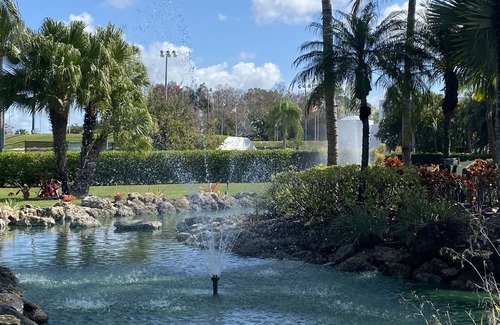Central Naples Condo | Beautiful gated condo 10 minutes from the Beach