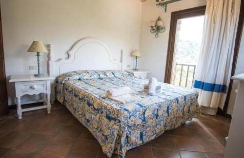 Liscia di Vacca Apartment | Beautiful Giardino degli Oleandri two Bedroom Apt sleeps six child num0862