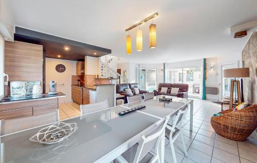 Kerherou House | Beautiful Home In Moëlan-Sur-Mer