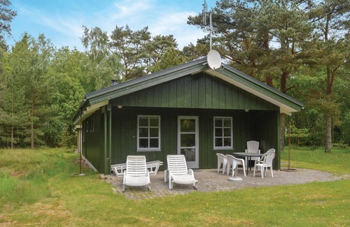 Helberskov Strand House | Beautiful home in Hadsund with WiFi