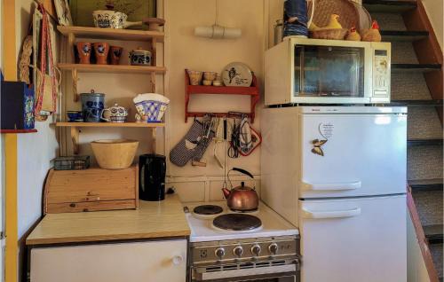 Sveio House | Beautiful Home In Sveio With Kitchen