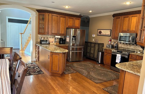 Lemont House | Beautiful Home in Happy Valley 2.2 Miles from Beaver Stadium
