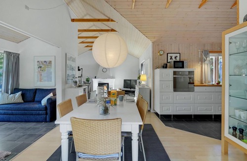 Hoensinge House | Beautiful home in Vig with WiFi