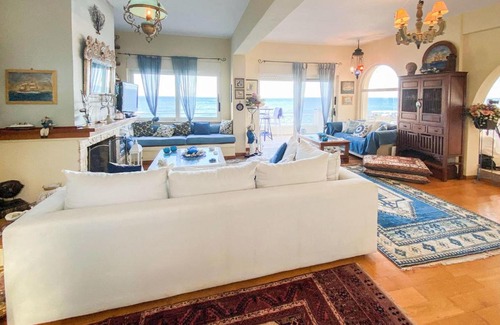 Lavreotiki House | Beautiful home in Vrompousi Keratea w/ 3 Bedrooms