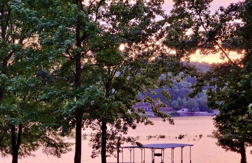 Crane Hill Cottage | Beautiful lake Cottage, flat to water, Private Boat Launch/dock, perfect getaway