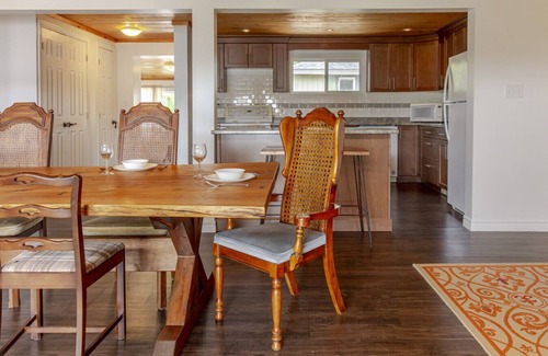 Bloomfield Cottage | Beautiful lake view!