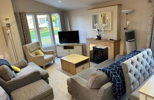 Hopton Cabin | Beautiful Lodge With Decking In Norfolk, At Breydon Water Park Ref 10045B