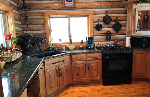 Stevensville House | Beautiful log home nestled in the magestic mountains of the Bitterroot Valley