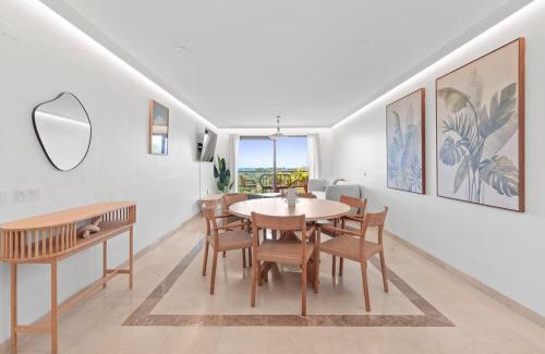 Benahavis Apartment | Beautiful Los Arqueros apartment with sea views RDR492