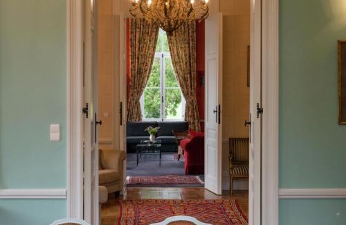 Forrieres House | Beautiful manor house in a park near Rochefort