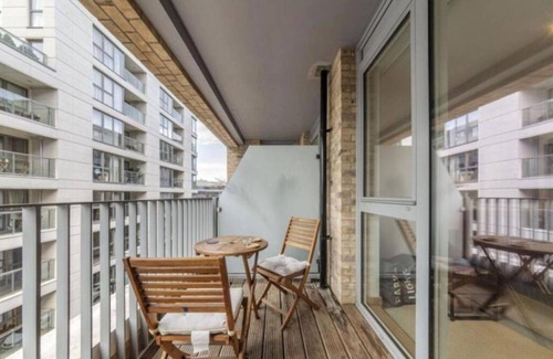 Hoxton Apartment | Beautiful Modern 2 Bedroom Apartment with Balcony