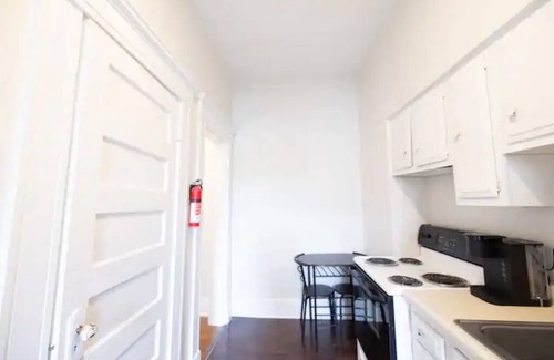 New Pathways Apartment | Beautiful Modern Downtown Apartment