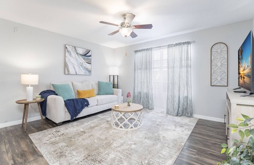 North Naples Apartment | Beautiful New Apt only 10 minutes to the Beach!