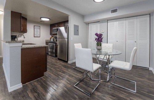 North Naples Apartment | Beautiful New Apt only 10 minutes to the Beach!