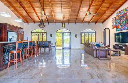 Ballena House | Beautiful Ocean Views, 15 minutes to the beach, Luxury Spanish Villa.