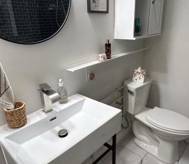 South Park House | Beautiful & peaceful studio with private entrance