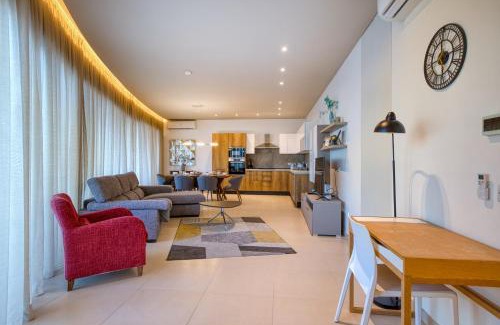Tal-Ibrag Apartment | Beautiful Penthouse with pool and terrace