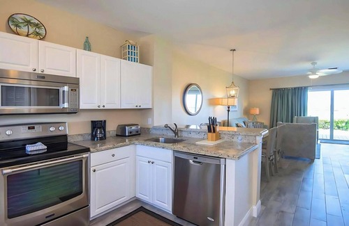 Marathon Hotel | Beautiful Pool Access and In-Room Kitchen Make this the Perfect Island Getaway!