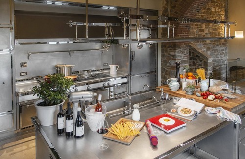 Radda in Chianti Villa | Beautiful private villa for 12 guests with WIFI, A/C, private pool, close to Greve In Chianti