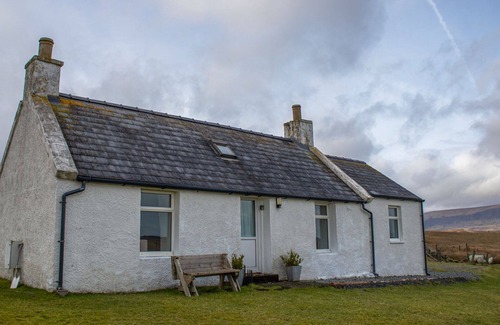 Staffin House | Beautiful private villa for 2 people with WIFI and TV