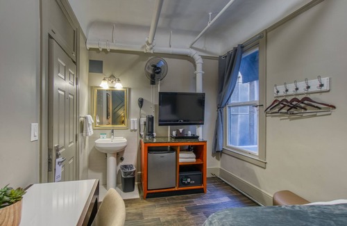 Mid-Market Hotel | Beautiful Private Room - Full Amenities - Boutique Property in Downtown SF