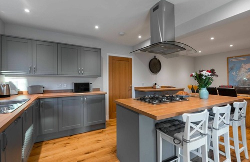Drumnadrochit House | Beautiful private villa for 8 guests with WIFI, TV, patio and pets allowed