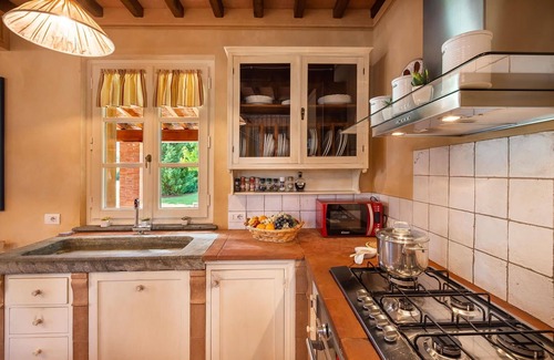 Castelvecchio Villa | Beautiful private villa for 6 guests with A/C, private pool, WIFI, TV and veranda, close to Lucca
