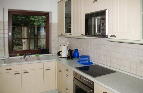 Murchin House | Beautiful private villa for 6 guests with WIFI, TV and terrace